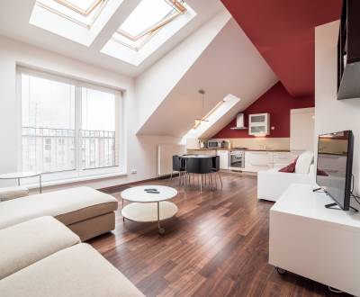  Modern 1bdr apt 54m2, with A/C and balcony in an excellent location