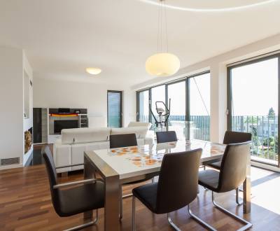 High-standard 2 bdr apt 120m2, with terrace and parking, great area