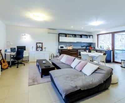  Pleasant, spacious 2 bdr apt 94 m2, with terrace and parking 