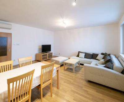 Spacious 2 bdr apt 88 m2, with A/C, glazed balcony and parking