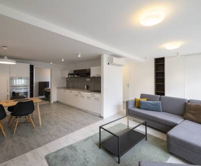 RESERVED Unique 1 bdr apt 56m2, with  A/C and terrace in the centre
