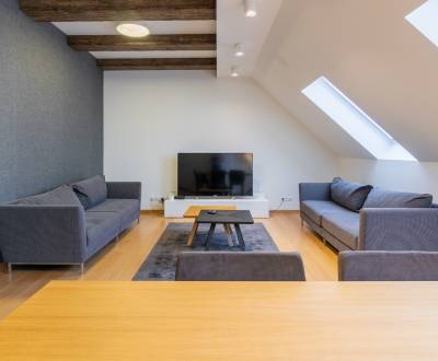 Unique 1bdr apt 110m2 in historical building in the heart of Old town