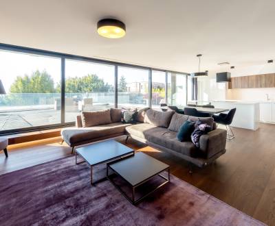 Luxurious 2 bdr apt 115 m2, with spacious terrace, parking and cellar