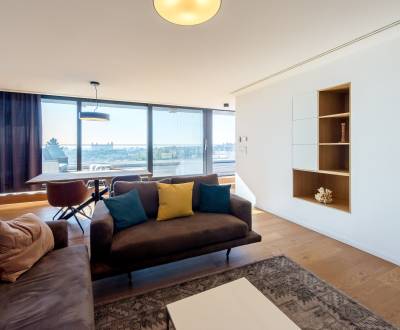 High standard 2bdr apt 95m2, with parking and terrace with castle view