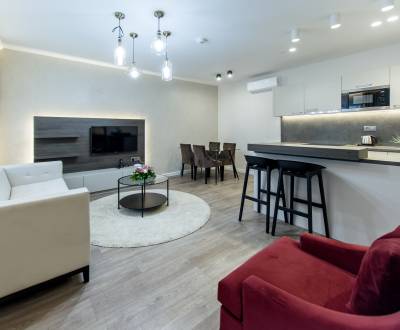 Beautiful 2 bdr duplex 75m2, A/C, cleaning included, parking