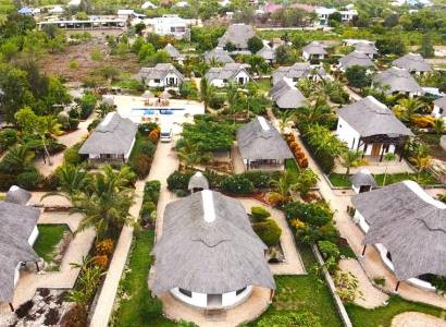 Zanzibar-house-for-sell-garden.jpg