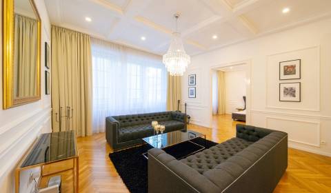 Exclusive, representative 2 bdr apt, 110m2, historical center