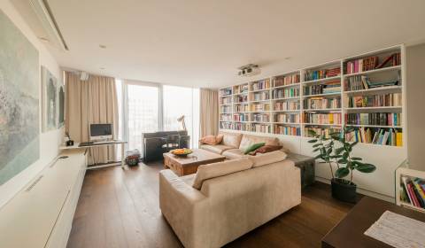 Exceptional, modern 2bdr duplex apt 103 m2, A/C, spacious terrace 