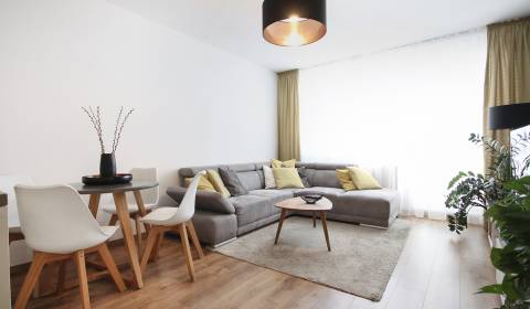 Modern 2-bdrm apartment with parking in Bratislava