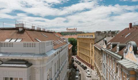 Superiorly renovated 2-room apartment in the Old Town