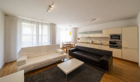 Sunny 1 bdr. apt., 70 m2, furnished,balcony and parking,great location