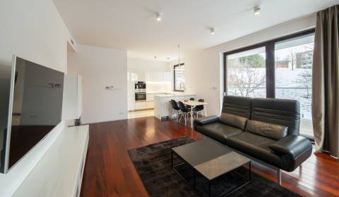 Superior 1 - bedroom apt, 70 m2, furnished, double garage