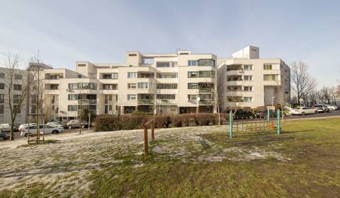 Spacious 2 bdr apt, 82 m2, brick, 2 x loggia, Martinengova st.
