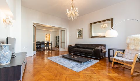 Spacious Old Town 3-room apartment for rent, Palisády