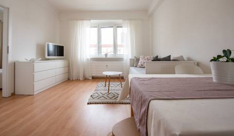 RESERVED Beautiful, bright 1bdr apt 35 m2, excellent location 