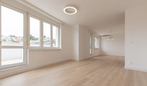 Sunny Two bedroom apartment with loggia and parking