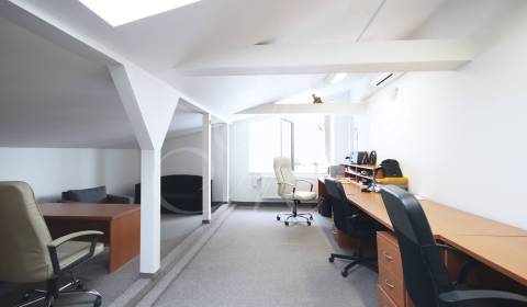 METROPOLITAN │ office spaces in Ružinov - 200,86 m2 for rent 