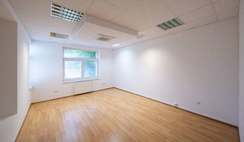 Offices in building on Koliba, 130 m2, 5 rooms, ground floor, parking