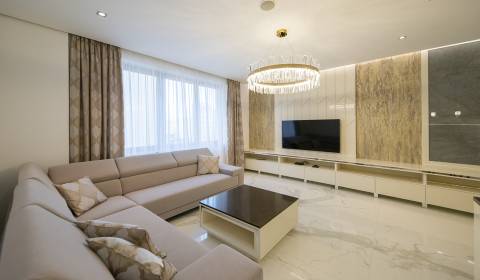 Luxurious 3bdr apt 145 m2, A/C, parking, city center, CITY GATE