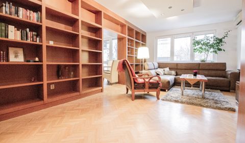 Fully renovated 3-room apartment