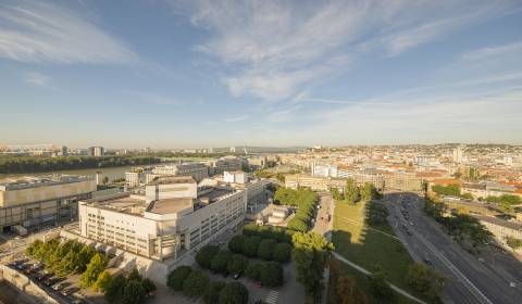 1 bdr apt view to the castle, Panorama City, 53m2, loggia, parking