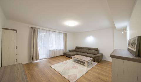 Charming, spacious 1,5 bdr apt, 62m2 wardrobe, balcony, cellar, A/C