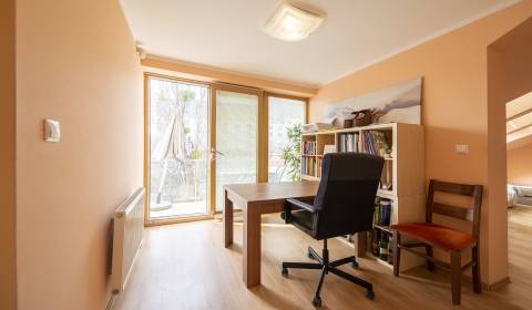Sunny 1bdr apt., 58,7 m2, with balcony, in city centre