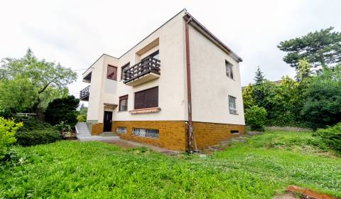 Spacious 3storey 6bdr house, 300m2, unfurnished, Horský park
