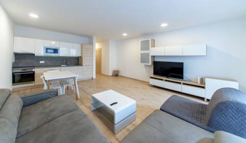 Nice 2bdr apt 68m2, with A/C and parking in a great location