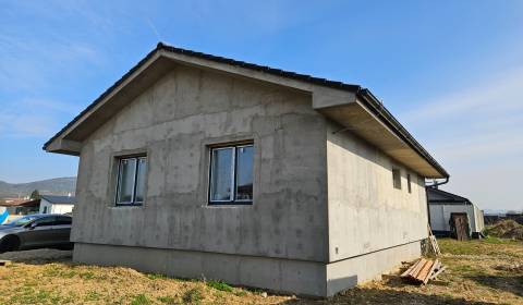 Novostavba - 3 izbový bungalov v obci Horovce