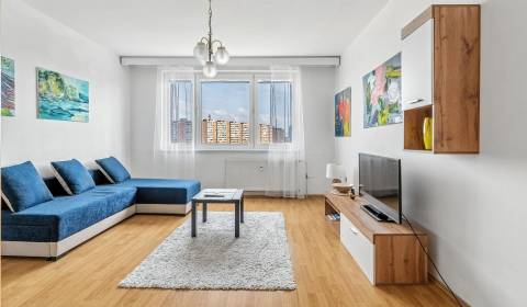 Pleasant, sunny 2bdr apt 75 m2, in a great location with a loggia