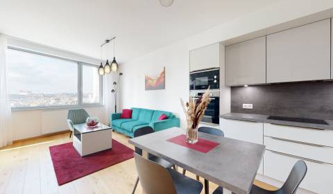 Stylish onebedroom apartment, with a beautiful view in SKYPARK