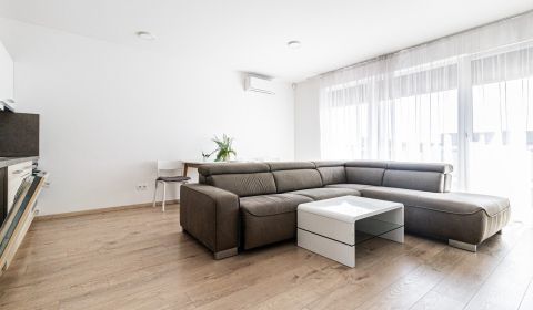 Beautiful 1bdrm apartment with view,parking