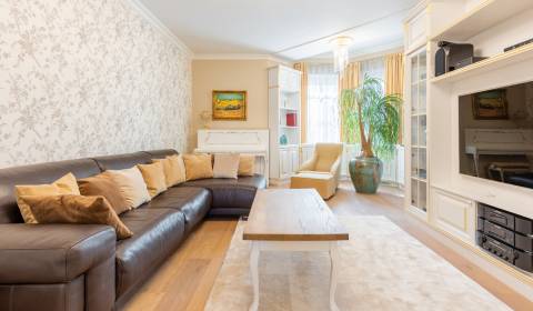 Unique,amazing 3bdr apt 136 m2, with balcony, in a great area