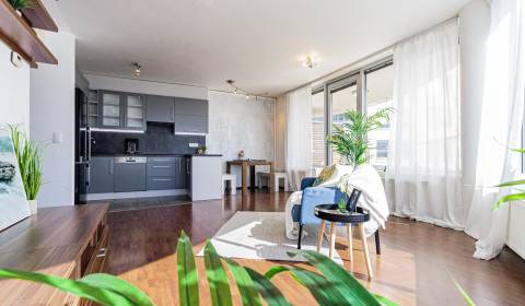 EXCLUSIVE Sunny apartment with terrace, parking TRI VEŽE