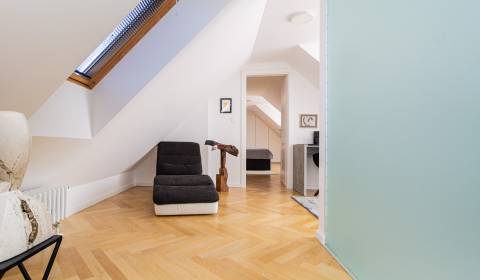 METROPOLITAN ILuxury new 1.5m maisonette with terrace in the center 