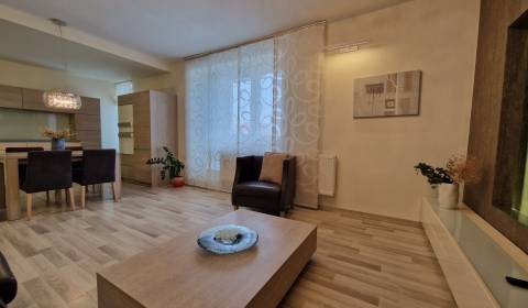 Rent Three bedroom apartment, Three bedroom apartment, Hviezdoslavova,