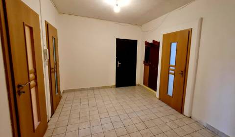 Sale Three bedroom apartment, Three bedroom apartment, Učiteľská, Bans