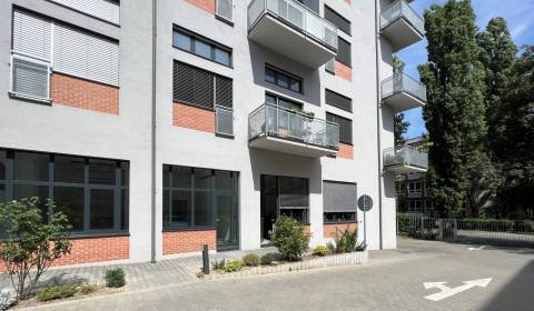Office space with high ceiling, 59m2, closed area, A/C, 2x parking