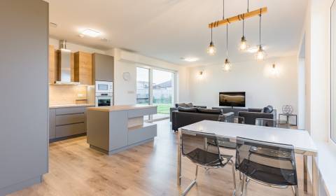 High standard 3bdr house 109m2, with 2 terraces, garden and 2 parking 