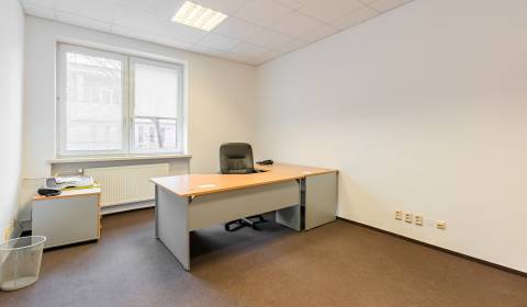 Spacious office space 120m2 with parking in wanted location