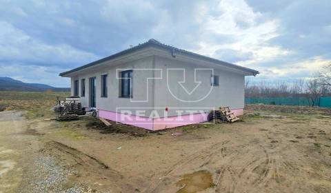 Na predaj novostavba rodinného domu, Čakajovce, 722 m2