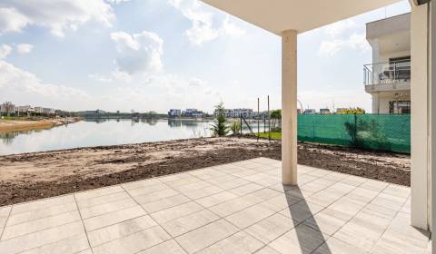 3-BDR APARTMENT BY THE LAKE, with garden, terrace, lakeview, A3TOP2