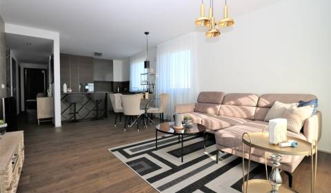 FOR RENT- Exclusive 2-bedroom apartment on top floor, FUXOVA