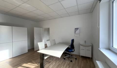 Prenájom bezbariérových kancelárií 60 m2 v centre Piešťan REZERVOVANÉ