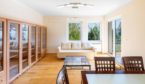 Unique 2 bdr apt 85m2, with balcony and castel view