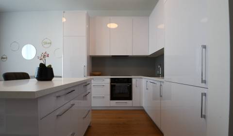New, modern 2 bedroom apartment in SKY PARK