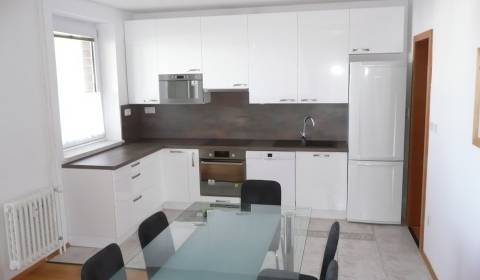 Spacious beautiful 3 bdr apt 86m2 with 2x loggia, parking  and view
