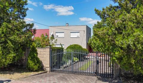 Family house in Záhorská Bystrica with large beautiful garden