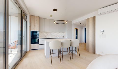 Exclusive apartment in Eurovea Tower with parking